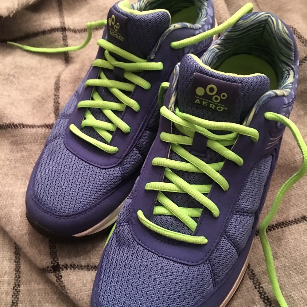 Women’s Abeo Sneakers